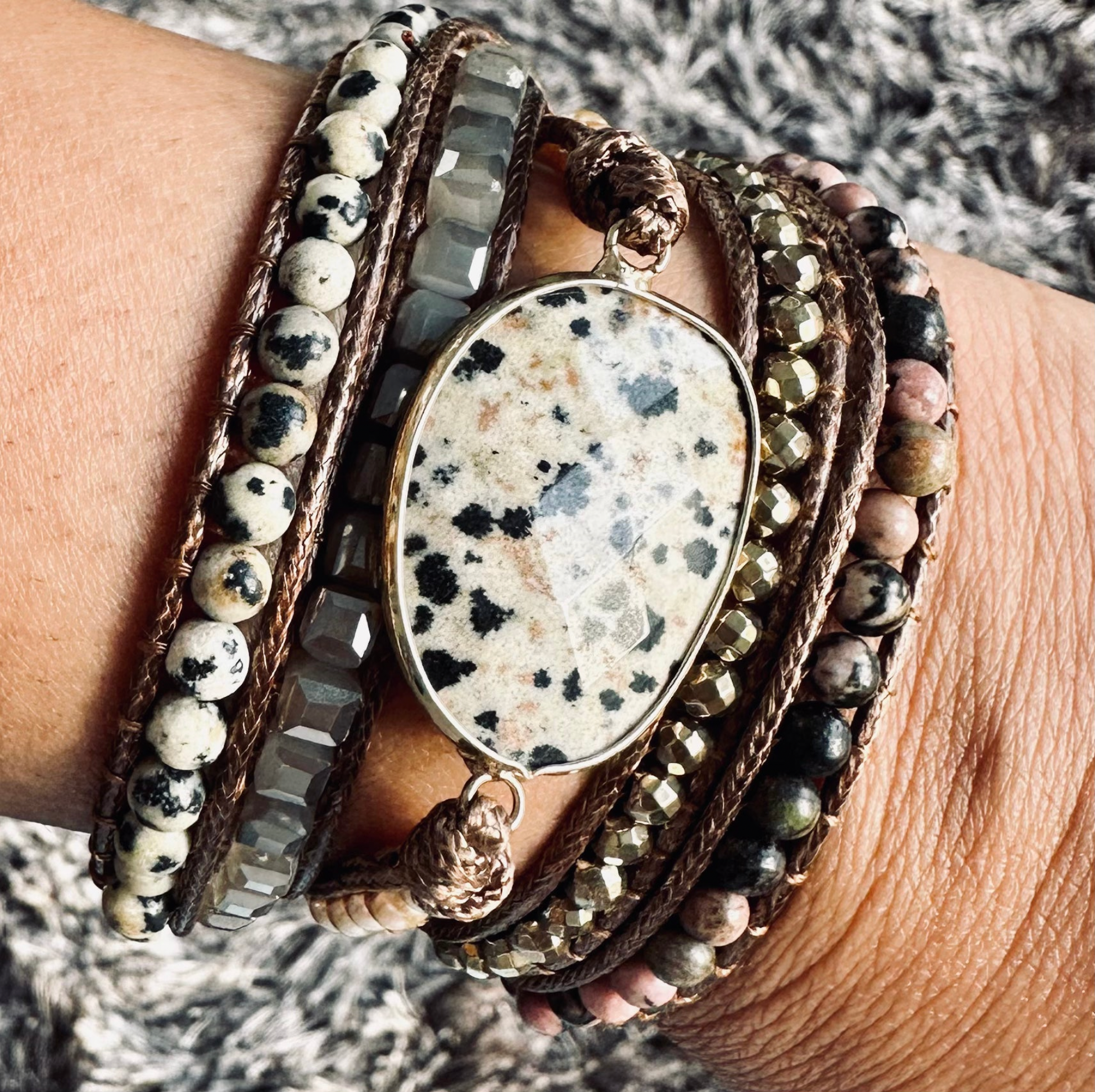 Long Strand Bracelet: Speckled Stone